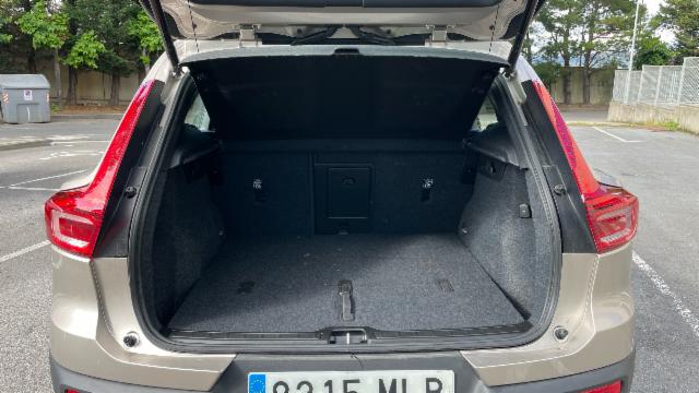 Volvo  XC40 Plus, B3 mild hybrid, Gasolina, Dark